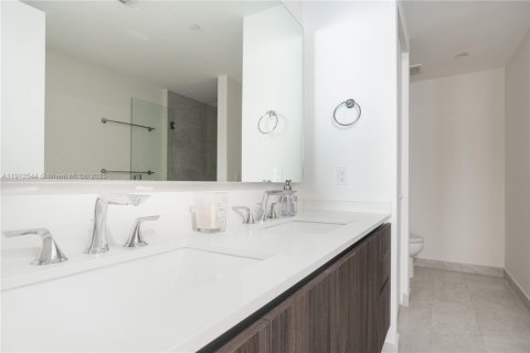 Condominio en venta en Miami, Florida, 3 dormitorios, 147.9 m2 № 2013558 - foto 23