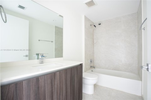 Condominio en venta en Miami, Florida, 3 dormitorios, 147.9 m2 № 2013558 - foto 11