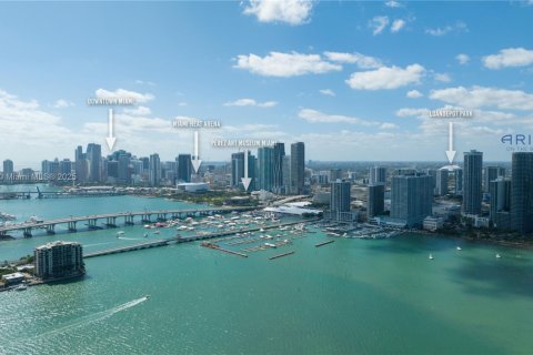 Condominio en venta en Miami, Florida, 3 dormitorios, 147.9 m2 № 2013558 - foto 30