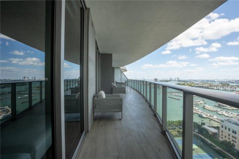 Condominio en Miami, Florida, 3 dormitorios  № 2013558