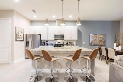 Adosado en venta en Kissimmee, Florida, 5 dormitorios, 201.51 m2 № 2149147 - foto 6