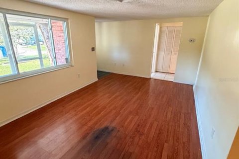 House in New Port Richey, Florida 3 bedrooms, 157.84 sq.m. № 2211224 - photo 7