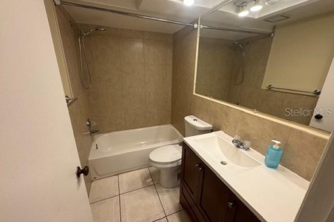 House in New Port Richey, Florida 3 bedrooms, 157.84 sq.m. № 2211224 - photo 16