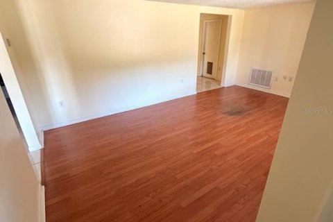 House in New Port Richey, Florida 3 bedrooms, 157.84 sq.m. № 2211224 - photo 6