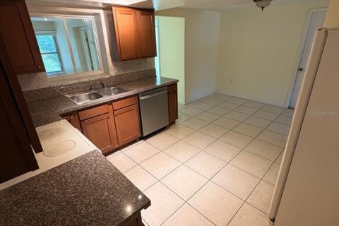 House in New Port Richey, Florida 3 bedrooms, 157.84 sq.m. № 2211224 - photo 13