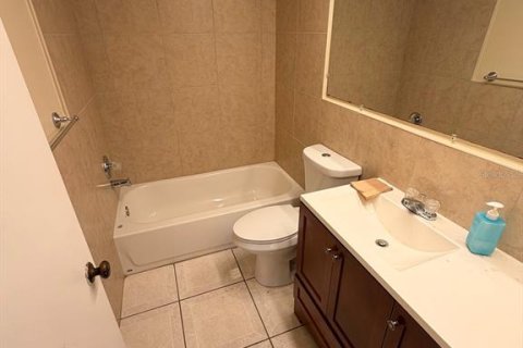 House in New Port Richey, Florida 3 bedrooms, 157.84 sq.m. № 2211224 - photo 10