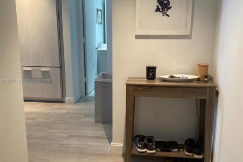 Apartamento en alquiler en Miami, Florida, 1 dormitorio, 63.55 m2 № 1992341 - foto 2