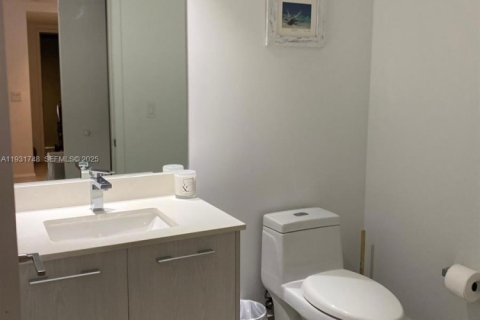 Apartamento en alquiler en Miami, Florida, 1 dormitorio, 63.55 m2 № 1992341 - foto 3