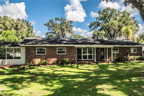 House in Auburndale, Florida 4 bedrooms, 188.03 sq.m. № 2358902