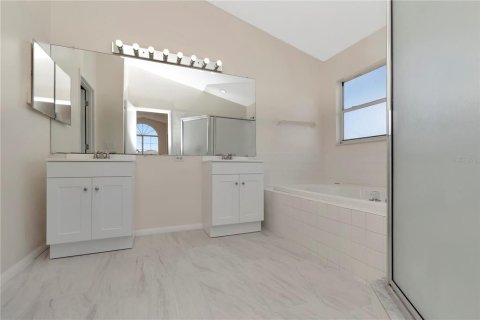 House in Riverview, Florida 6 bedrooms, 260.68 sq.m. № 1622655 - photo 25