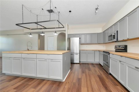House in Riverview, Florida 6 bedrooms, 260.68 sq.m. № 1622655 - photo 16