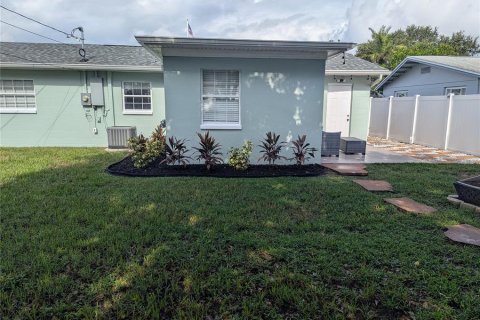 House in Seminole, Florida 3 bedrooms, 101.17 sq.m. № 1880936 - photo 29