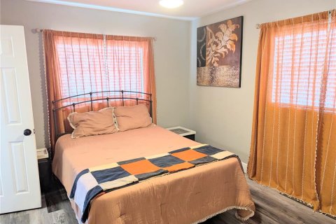 House in Seminole, Florida 3 bedrooms, 101.17 sq.m. № 1880936 - photo 9