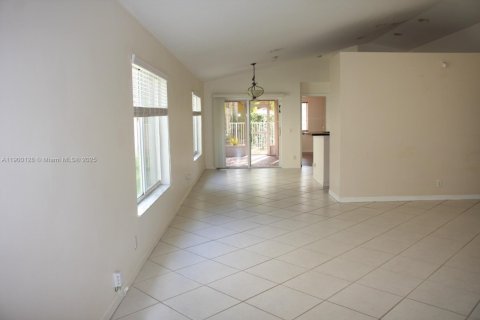 Casa en alquiler en Weston, Florida, 3 dormitorios, 132.29 m2 № 1952052 - foto 11