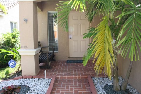 Casa en alquiler en Weston, Florida, 3 dormitorios, 132.29 m2 № 1952052 - foto 2