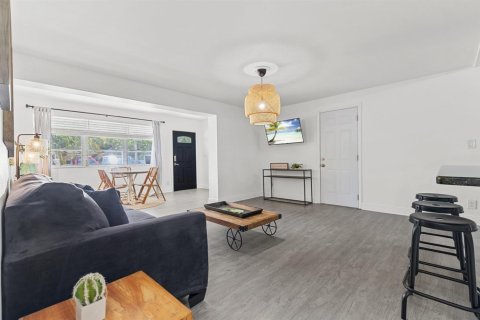 Casa en venta en Miami, Florida, 4 dormitorios, 179.21 m2 № 2083970 - foto 11