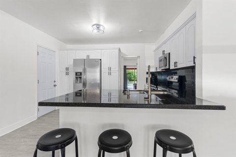 Casa en venta en Miami, Florida, 4 dormitorios, 179.21 m2 № 2083970 - foto 12