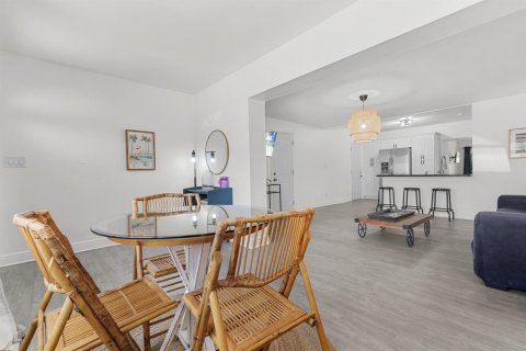 Casa en venta en Miami, Florida, 4 dormitorios, 179.21 m2 № 2083970 - foto 3