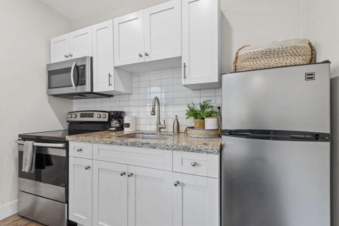Casa en venta en Miami, Florida, 4 dormitorios, 179.21 m2 № 2083970 - foto 30