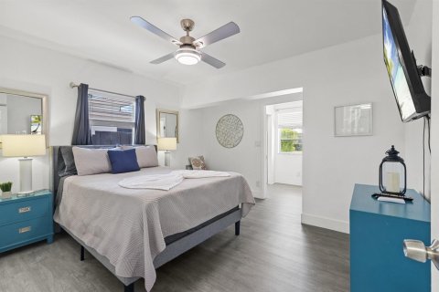 Casa en venta en Miami, Florida, 4 dormitorios, 179.21 m2 № 2083970 - foto 6