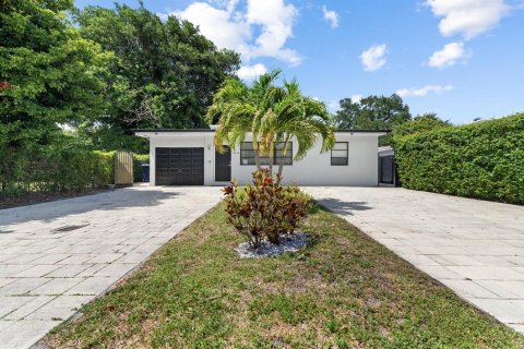 Casa en venta en Miami, Florida, 4 dormitorios, 179.21 m2 № 2083970 - foto 22
