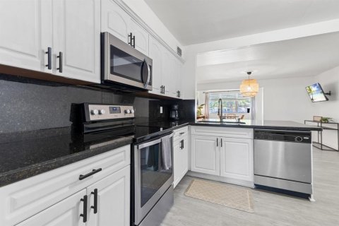 Casa en venta en Miami, Florida, 4 dormitorios, 179.21 m2 № 2083970 - foto 18