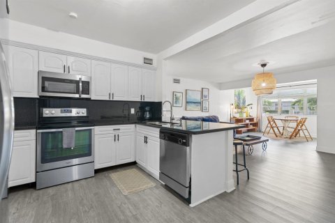 Casa en venta en Miami, Florida, 4 dormitorios, 179.21 m2 № 2083970 - foto 16