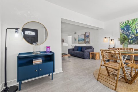Casa en venta en Miami, Florida, 4 dormitorios, 179.21 m2 № 2083970 - foto 2