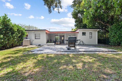 Casa en venta en Miami, Florida, 4 dormitorios, 179.21 m2 № 2083970 - foto 15