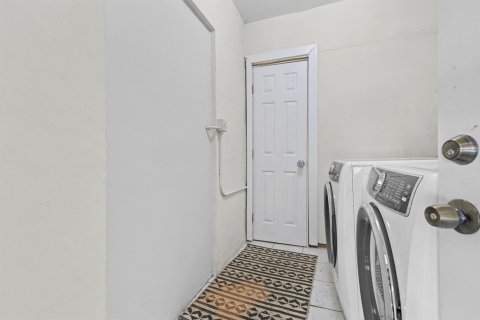 Casa en venta en Miami, Florida, 4 dormitorios, 179.21 m2 № 2083970 - foto 17