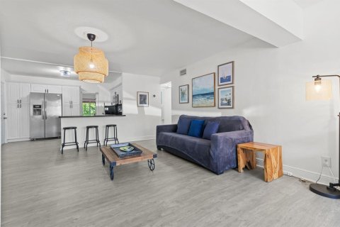 Casa en venta en Miami, Florida, 4 dormitorios, 179.21 m2 № 2083970 - foto 5