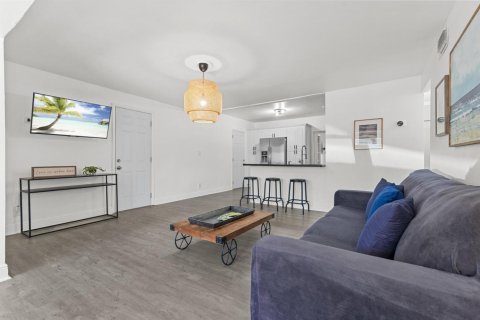 Casa en venta en Miami, Florida, 4 dormitorios, 179.21 m2 № 2083970 - foto 4