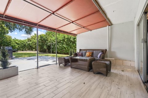 Casa en venta en Miami, Florida, 4 dormitorios, 179.21 m2 № 2083970 - foto 26