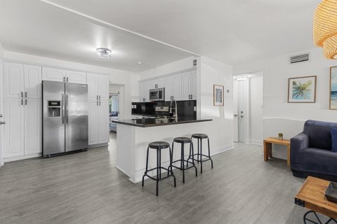Casa en venta en Miami, Florida, 4 dormitorios, 179.21 m2 № 2083970 - foto 14