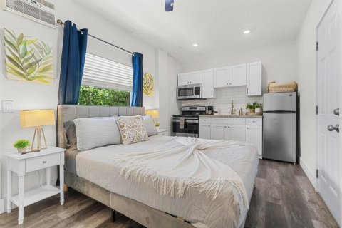 Casa en venta en Miami, Florida, 4 dormitorios, 179.21 m2 № 2083970 - foto 28