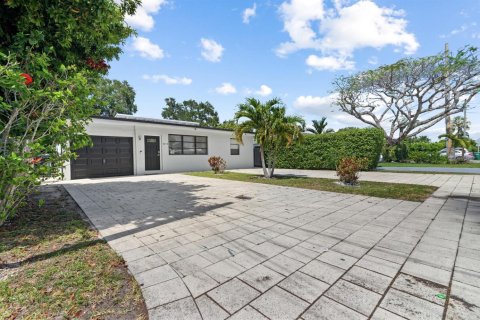 House in Miami, Florida 4 bedrooms, 179.21 sq.m. № 2083970