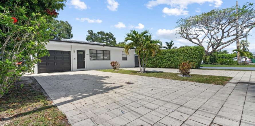 Casa en Miami, Florida 4 dormitorios, 179.21 m2 № 2083970