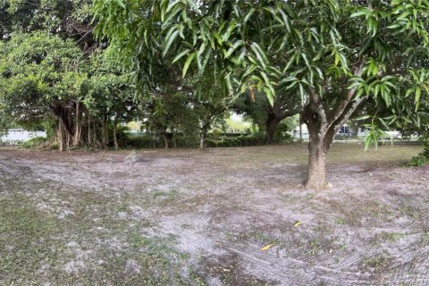 House in Opa-locka, Florida 3 bedrooms, 105.72 sq.m. № 2252908 - photo 4