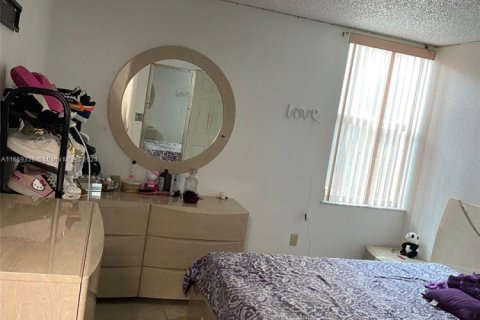 Condominio en venta en Hialeah, Florida, 3 dormitorios, 117.06 m2 № 1865009 - foto 3