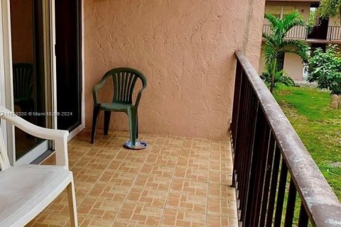 Condominio en venta en Hialeah, Florida, 3 dormitorios, 117.06 m2 № 1865009 - foto 5