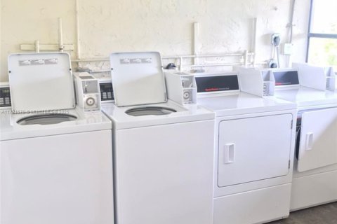 Condo in Coral Springs, Florida, 1 bedroom  № 1860350 - photo 4