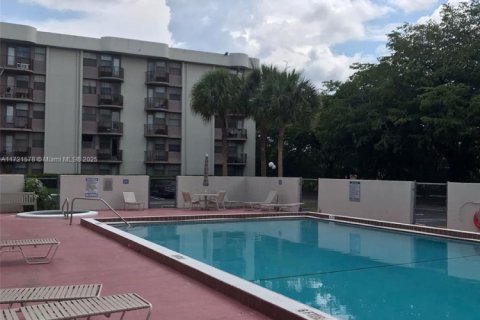 Condo in Coral Springs, Florida, 1 bedroom  № 1860350 - photo 2