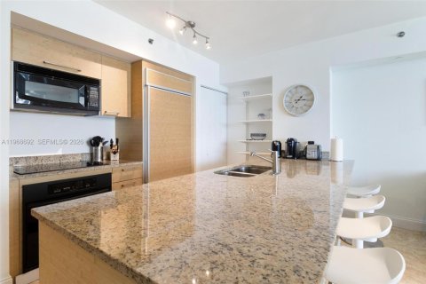 Condo in Hallandale Beach, Florida, 1 bedroom  № 2052849 - photo 9