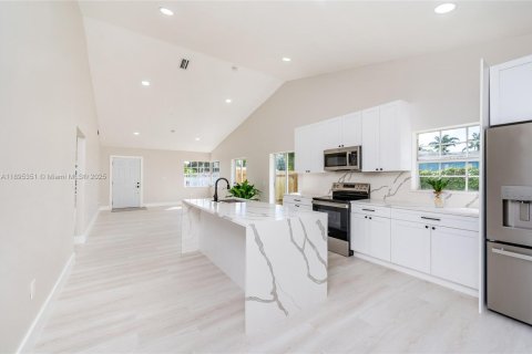 Villa ou maison à vendre à Homestead, Floride: 3 chambres, 126.9 m2 № 1947722 - photo 2