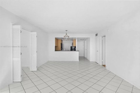 Condominio en venta en Miami Beach, Florida, 2 dormitorios, 87.33 m2 № 1881892 - foto 5