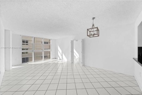 Condominio en venta en Miami Beach, Florida, 2 dormitorios, 87.33 m2 № 1881892 - foto 4