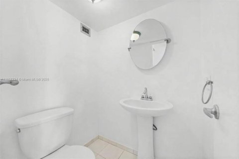 Condominio en venta en Miami Beach, Florida, 2 dormitorios, 87.33 m2 № 1881892 - foto 15