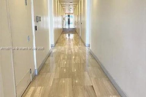 Condominio en venta en Miami Beach, Florida, 2 dormitorios, 87.33 m2 № 1881892 - foto 19