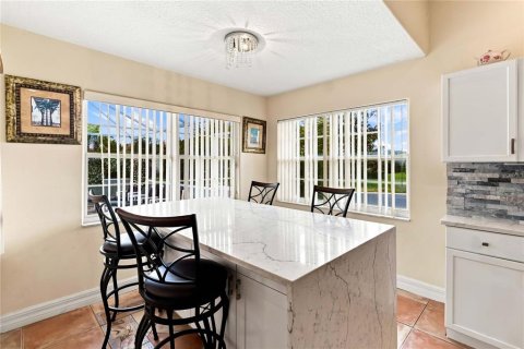 Villa ou maison à vendre à Davenport, Floride: 5 chambres, 281.68 m2 № 2308108 - photo 14