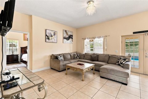 Villa ou maison à vendre à Davenport, Floride: 5 chambres, 281.68 m2 № 2308108 - photo 8